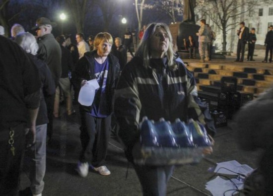 美国化学品泄漏持续污染自来水 30万人受影响