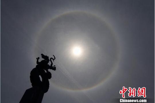 南京上空现“日晕”天象气象专家称非污染导致