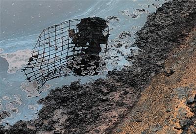 腾格里沙漠被污染散发恶臭官方:正调查整改