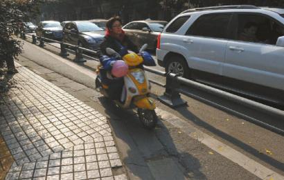 最窄自行车道“放不下42码的脚”