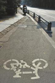 最窄自行车道“放不下42码的脚”